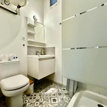 Maisonnette Avec Climatisation Et Cour - Ménage Et Linge Inclus Hébergement de vacances La Rochelle (Charente-Maritime)